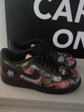 Nike Kids Black Floral Print Sneakers